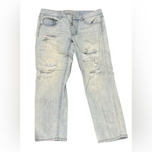 American Eagle Boy Crop Distressed Jeans Size 6 light wash button fly flattering